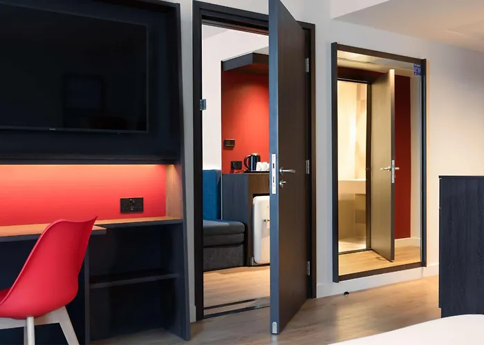 Hampton By Hilton Ashford International