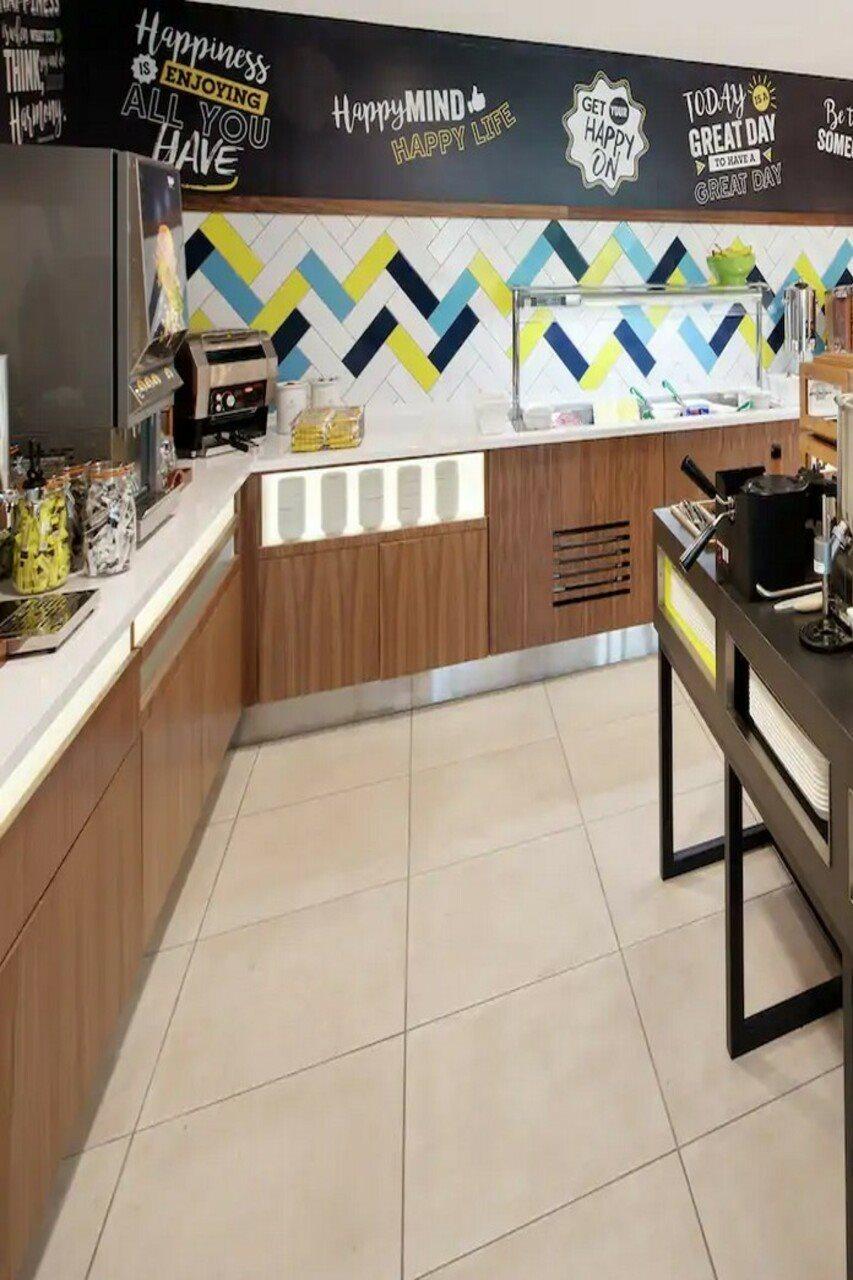 Hampton By Hilton Ashford International