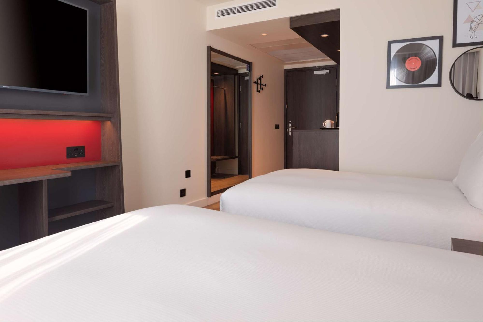 Hampton By Hilton Ashford International