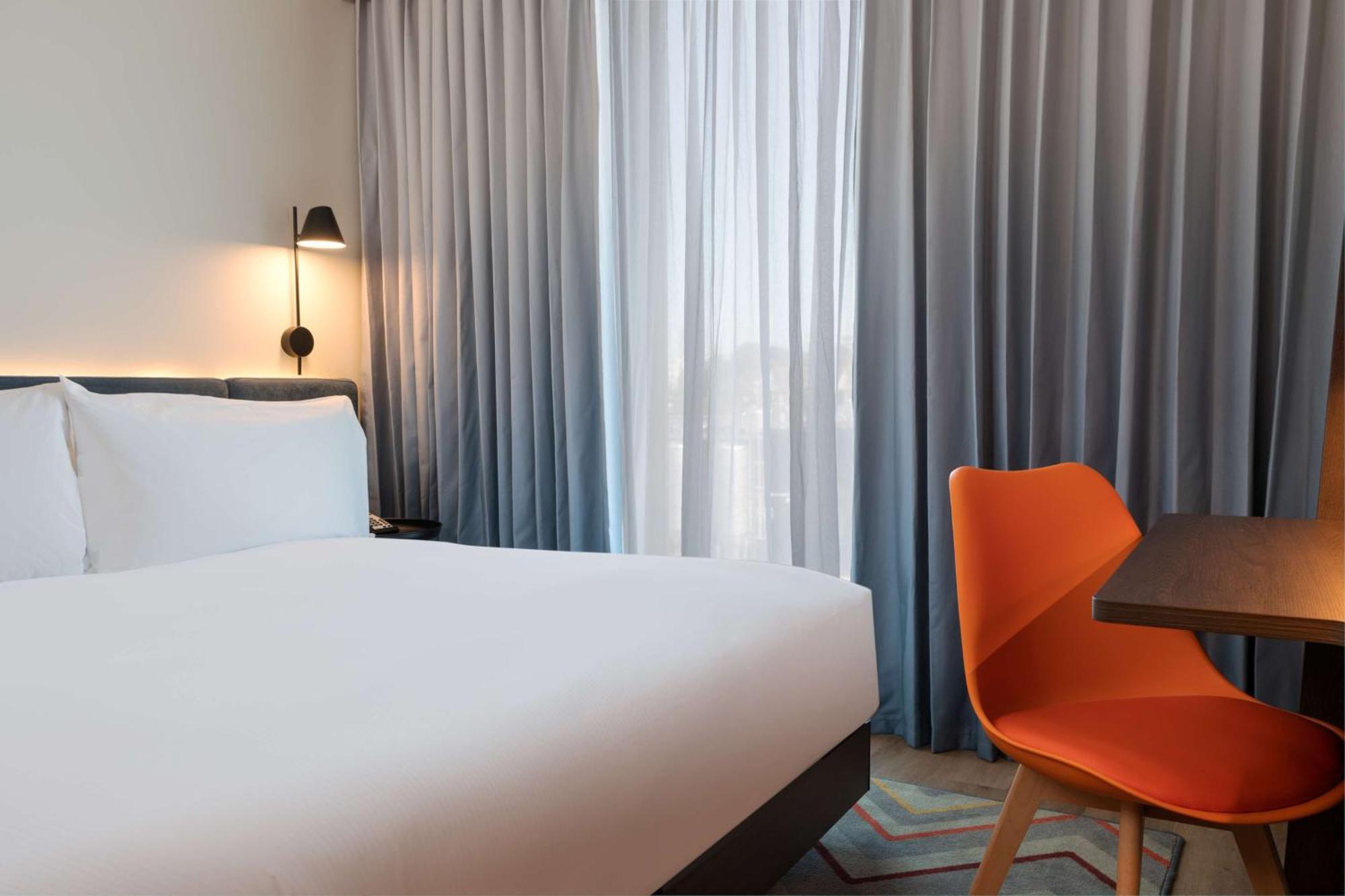Hotel Hampton By Hilton Ashford International