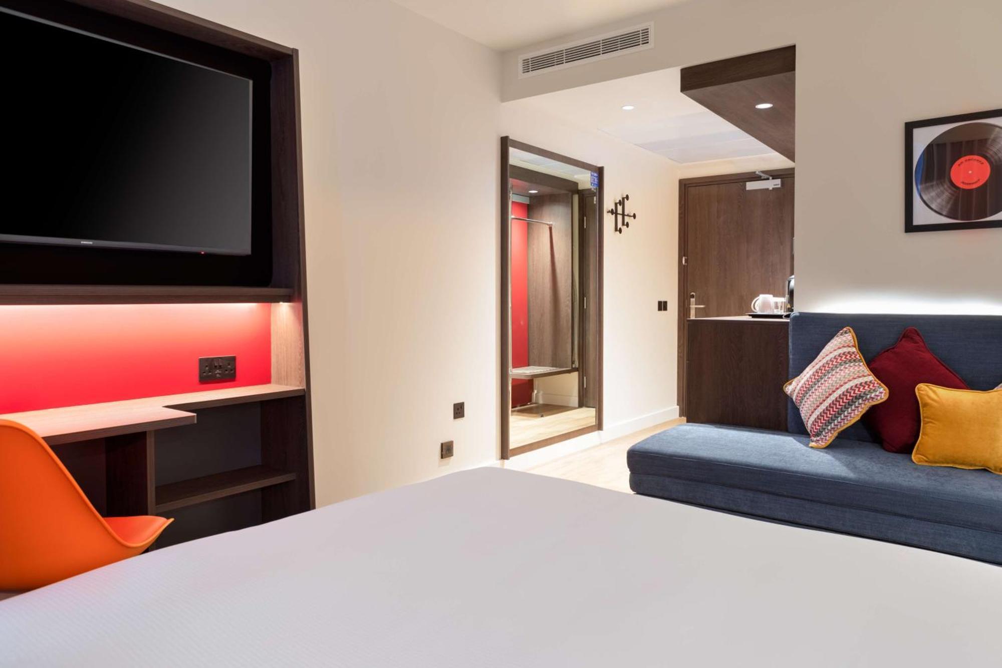 Hampton By Hilton Ashford International Hotel