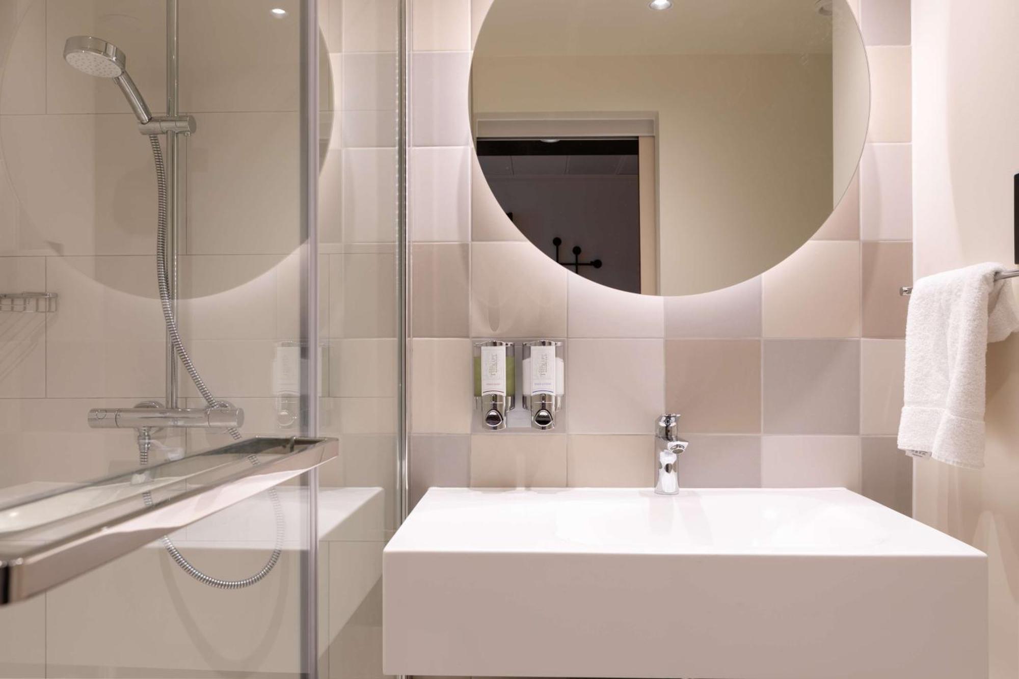 Hotel Hampton By Hilton Ashford International