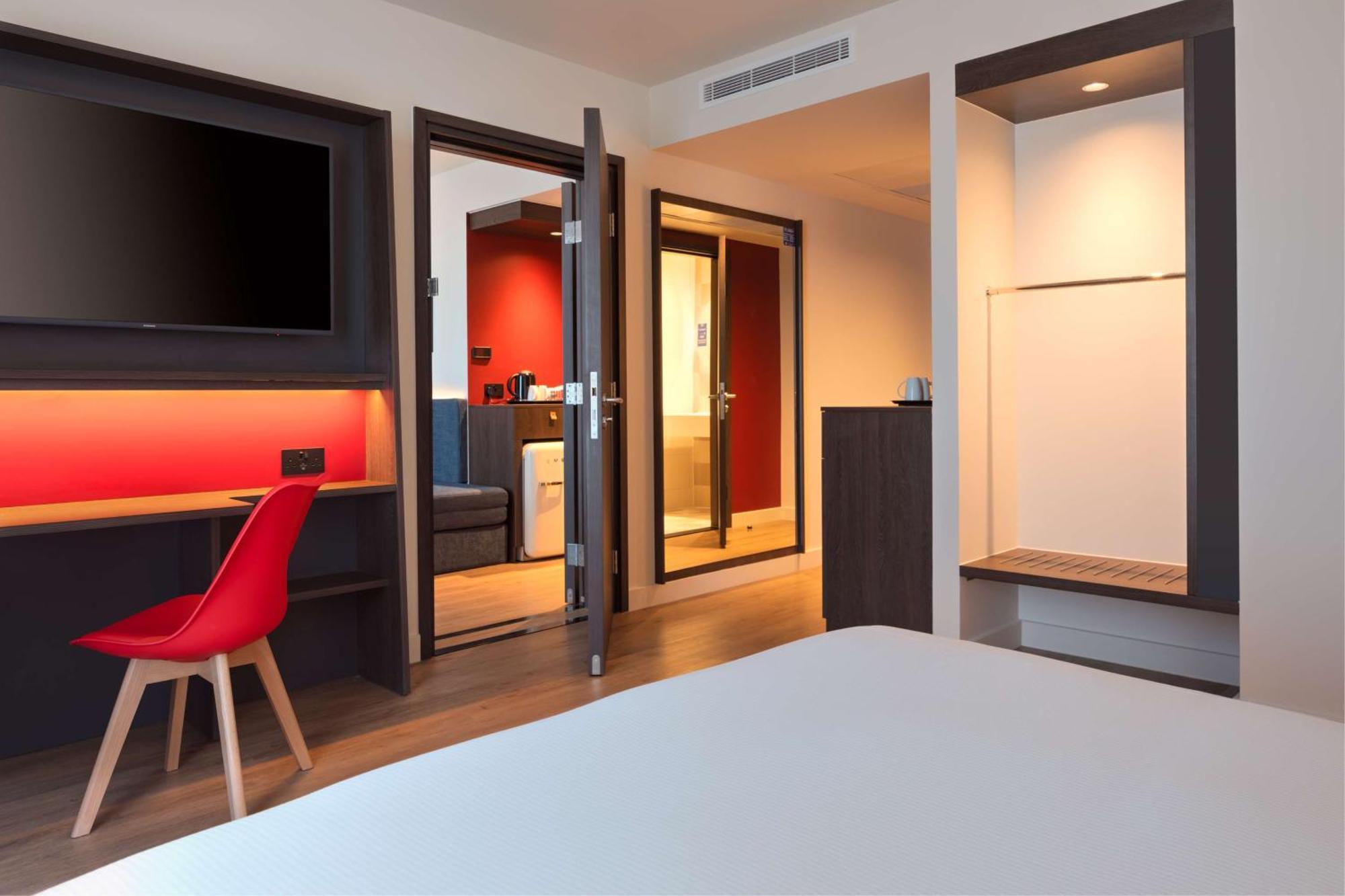 Hampton By Hilton Ashford International Hotel 3*