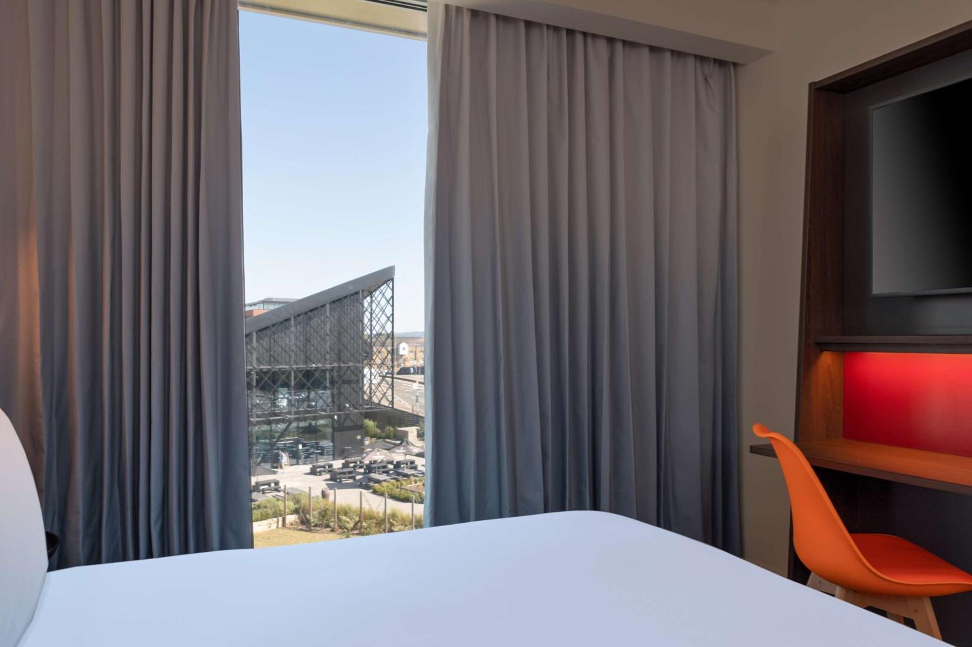Hotel Hampton By Hilton Ashford International